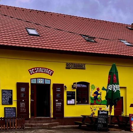 Hrusicka Restaurace A Penzion Hrusice المظهر الخارجي الصورة