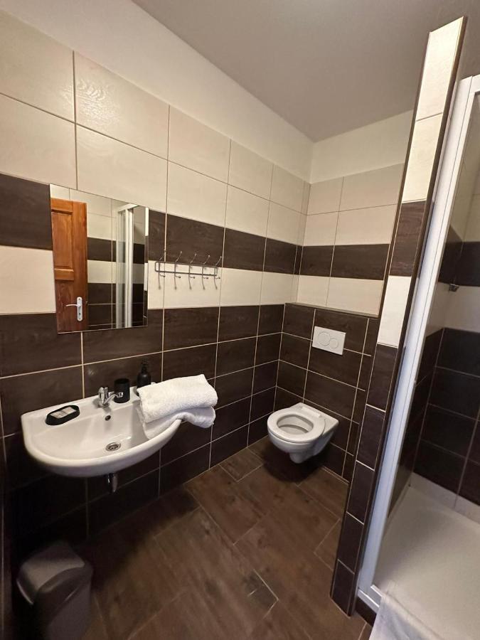 Hrusicka Restaurace A Penzion Hrusice المظهر الخارجي الصورة
